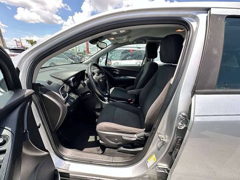 Used 2018 Chevrolet Trax LS FWD image 11