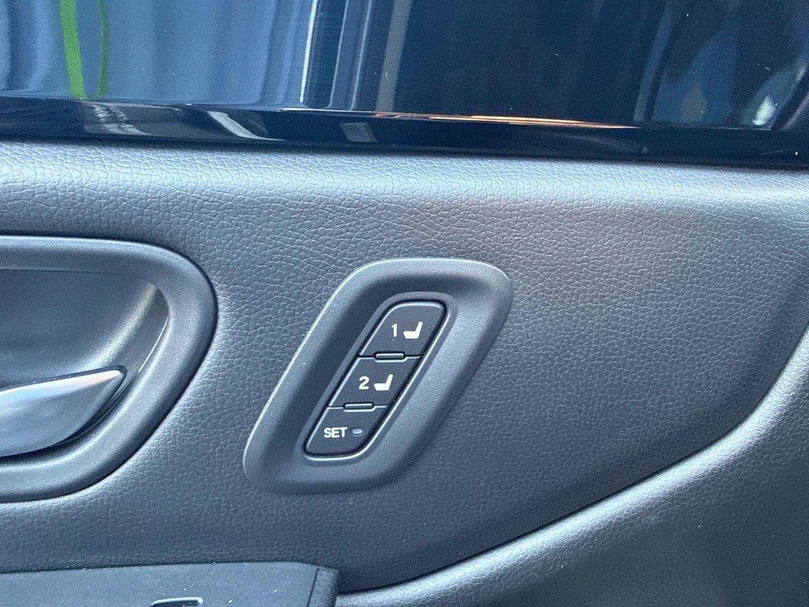 Used 2025 Honda Pilot EX-L image 23