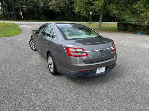 Used 2013 Ford Taurus Limited FWD image 4