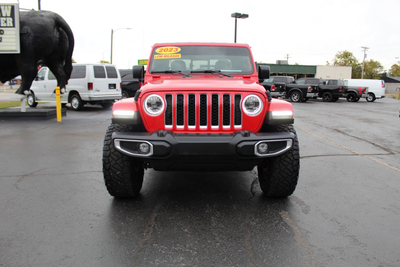 Used 2023 Jeep Gladiator Overland w/ Popular Equipment Package AWD/4WD image 2