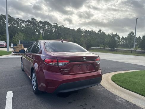 Used 2023 Toyota Corolla LE image 3