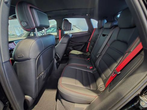 Used 2025 Porsche Macan GTS AWD/4WD image 18
