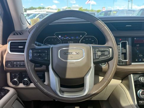 Certified 2021 GMC Yukon Denali w/ Denali Premium Package AWD/4WD image 25