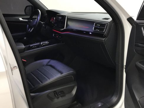 Used 2024 Volkswagen Atlas Cross Sport SEL R-Line AWD/4WD image 17