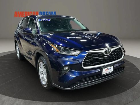 Used 2021 Toyota Highlander LE AWD/4WD image 36