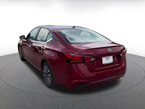 Used 2025 Nissan Altima 2.5 SV FWD image 11