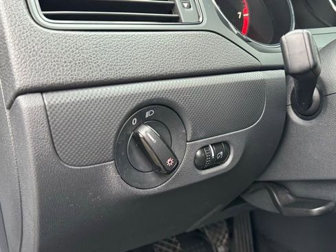 Used 2015 Volkswagen Jetta S image 35