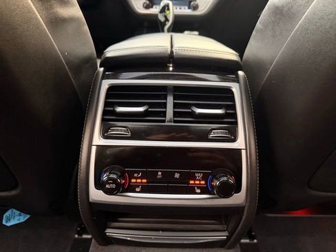 Used 2021 BMW 750i xDrive w/ Executive Package image 33