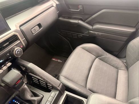 Used 2025 Toyota 4Runner TRD Off-Road Premium AWD/4WD image 22