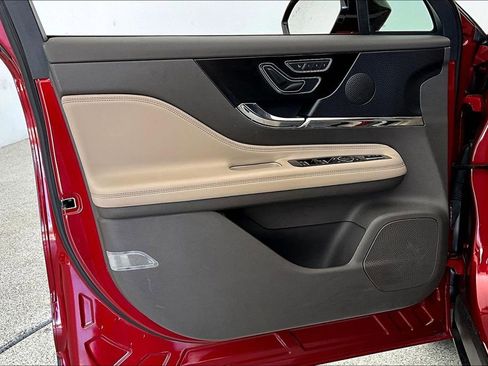 Used 2023 Lincoln Corsair Reserve image 21