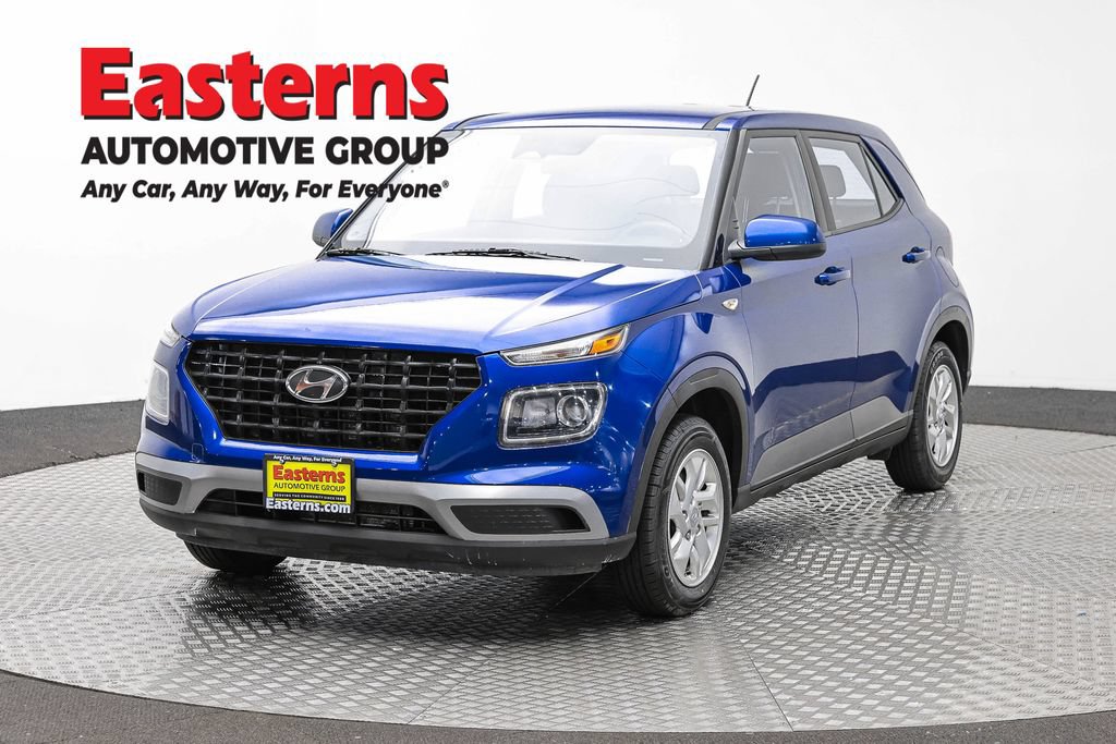 Used 2023 Hyundai Venue SE FWD image 1