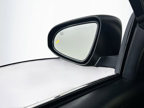 Used 2015 Toyota Avalon Limited image 16