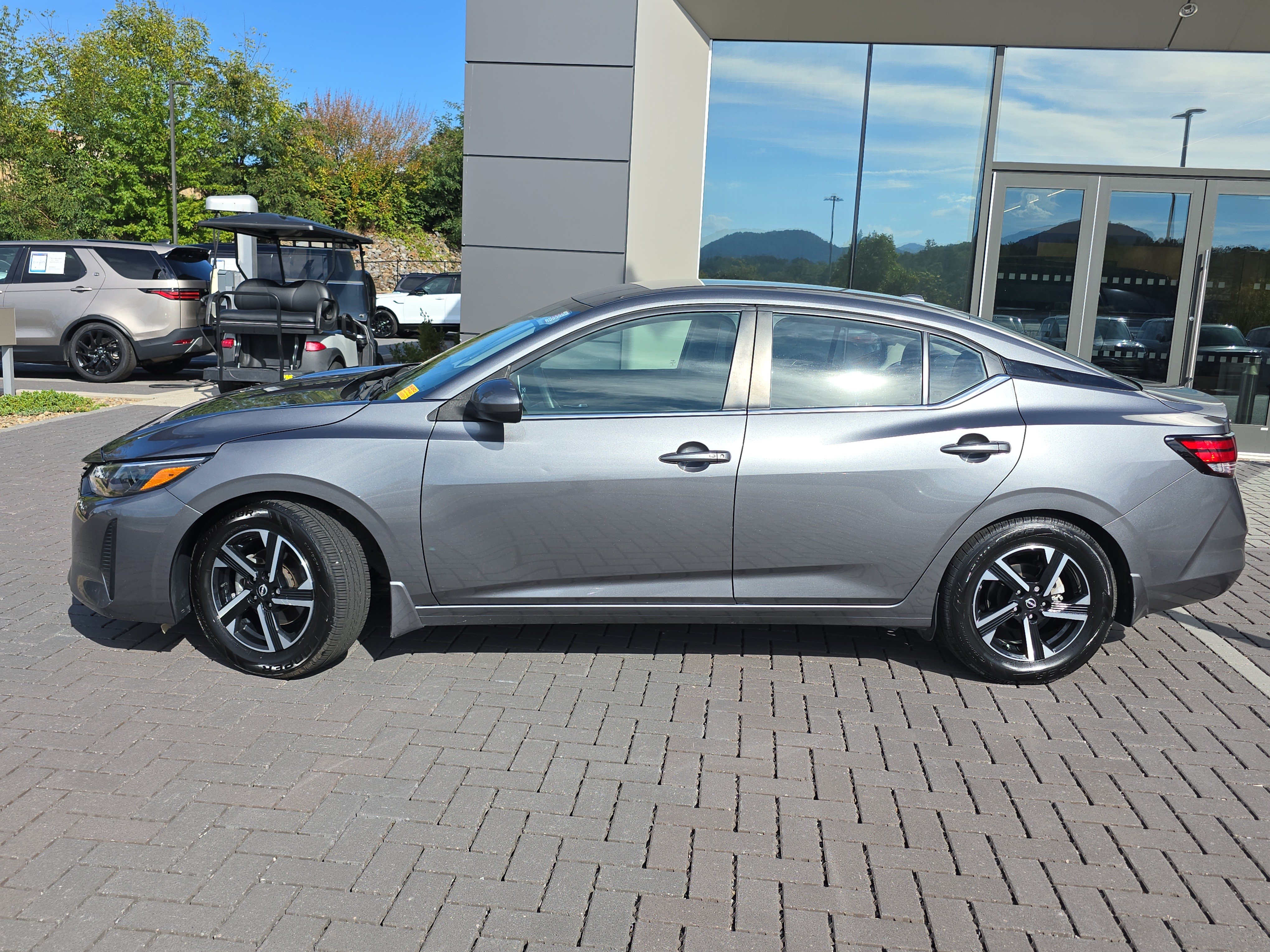 Used 2024 Nissan Sentra SV FWD image 7