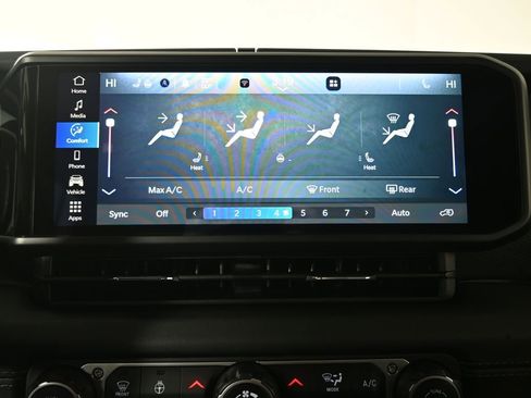 Used 2024 Jeep Wrangler Unlimited Rubicon w/ Dual Top Group AWD/4WD image 27