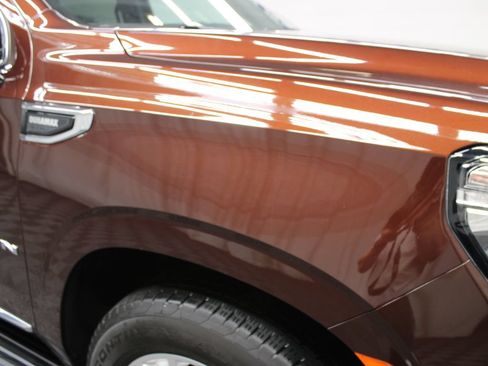 Used 2023 GMC Yukon XL SLT AWD/4WD image 30