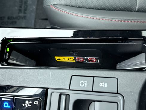 Used 2025 Toyota Prius Plug-In Hybrid FWD image 17