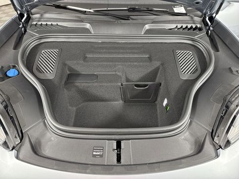 Certified 2025 Porsche Macan 4S Electric AWD/4WD image 22
