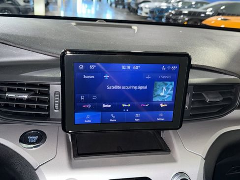 Used 2023 Ford Explorer XLT AWD/4WD image 35