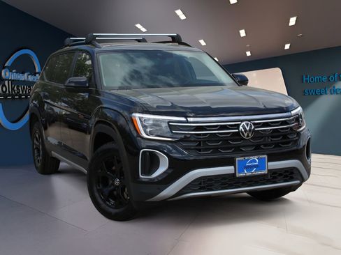 New 2026 Volkswagen Atlas Peak Edition AWD/4WD image 3