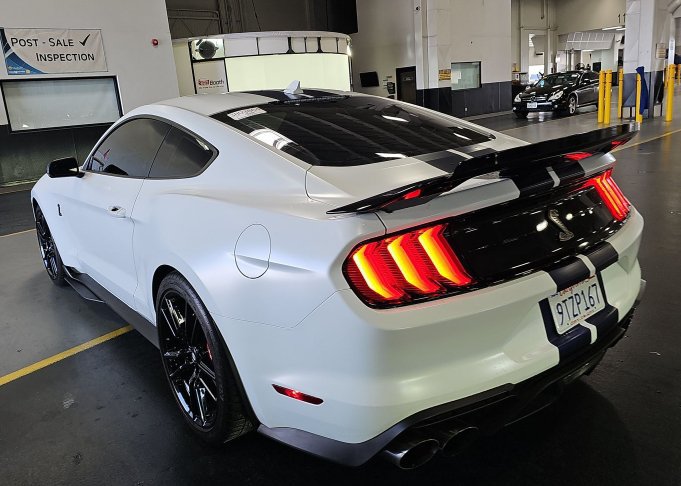 Used 2022 Ford Mustang Shelby GT500 w/ Technology Package RWD image 3
