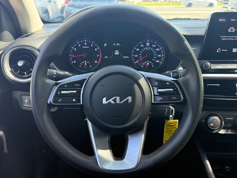 Used 2022 Kia Forte LXS FWD image 7