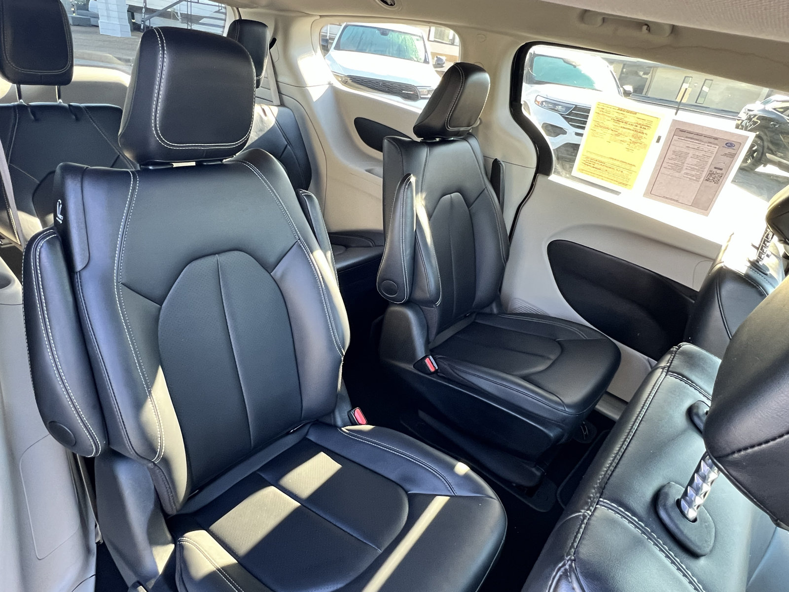 Used 2024 Chrysler Pacifica Limited FWD image 22
