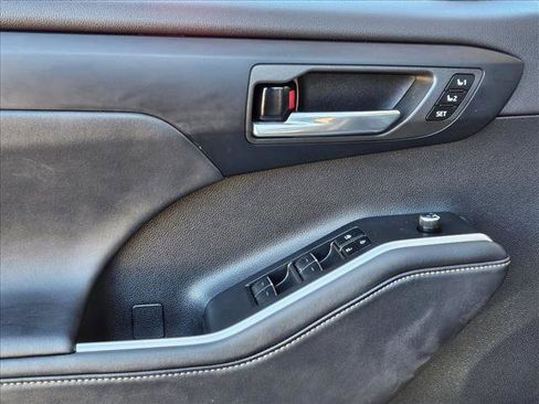 Used 2022 Toyota Highlander Bronze Edition image 10