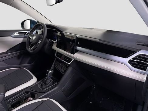 New 2026 Volkswagen Taos SE image 28
