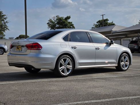 Used 2015 Volkswagen Passat 1.8T SEL Premium FWD image 4