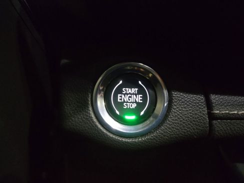 Used 2022 Buick Envision Essence w/ Sport Touring Package image 23