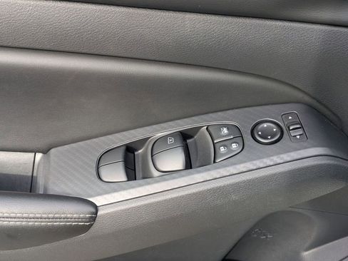 Used 2025 Nissan Altima 2.5 SV FWD image 12