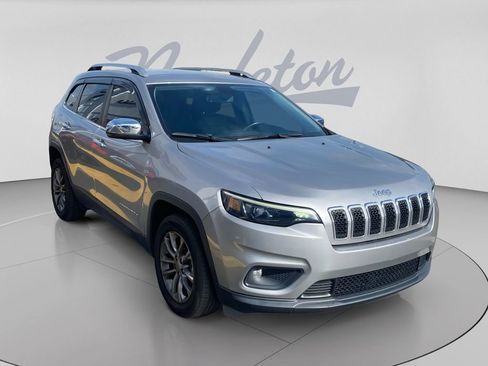 Used 2020 Jeep Cherokee Latitude Plus w/ Comfort/Convenience Group FWD image 2