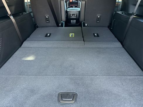 Used 2026 GMC Yukon XL Denali w/ Sun & Power Step Package AWD/4WD image 15