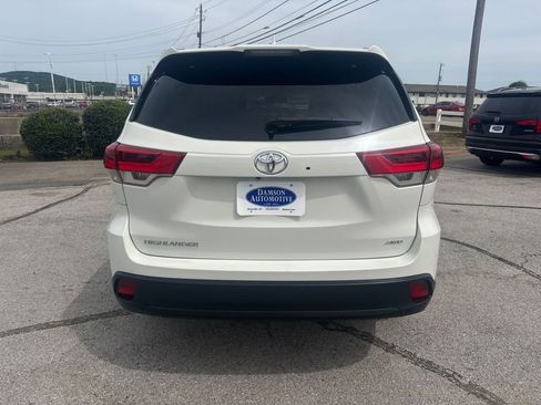 Used 2018 Toyota Highlander SE AWD/4WD image 4