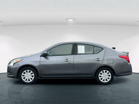 Used 2019 Nissan Versa SV FWD image 3