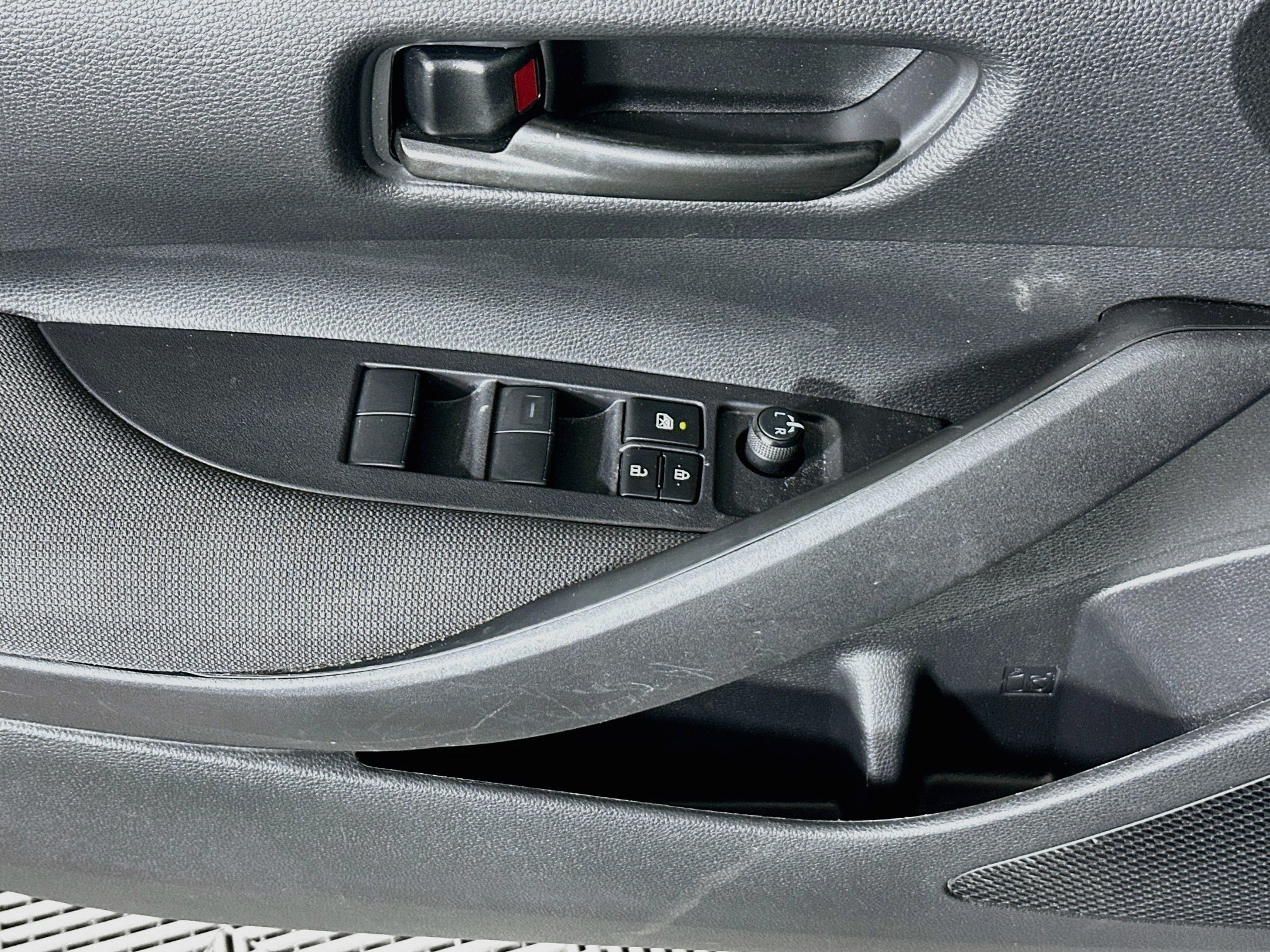 Used 2024 Toyota Corolla LE w/ LE Convenience Package FWD image 14