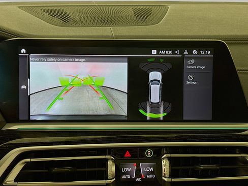 Used 2021 BMW X7 xDrive40i w/ M Sport Package AWD/4WD image 14