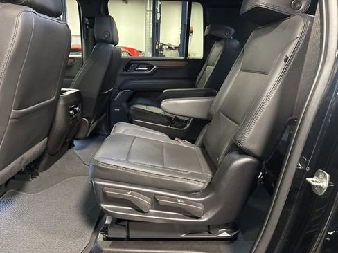 Used 2025 GMC Yukon XL Denali image 36