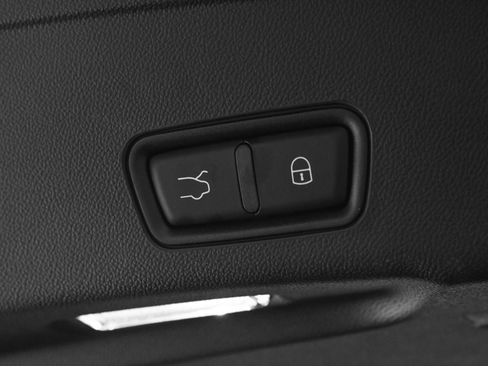 New 2025 Maserati Grecale Trofeo image 8