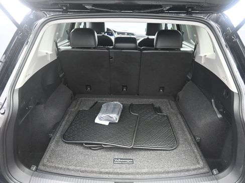 Used 2023 Volkswagen Tiguan SE AWD/4WD image 13