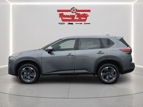 Used 2025 Nissan Rogue SV FWD image 2