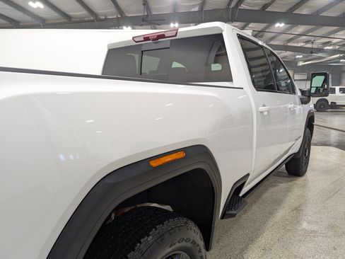 Used 2025 GMC Sierra 2500 AT4 w/ AT4 Premium Plus Package image 3