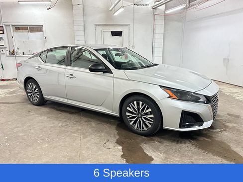 Used 2024 Nissan Altima 2.5 SV FWD image 2