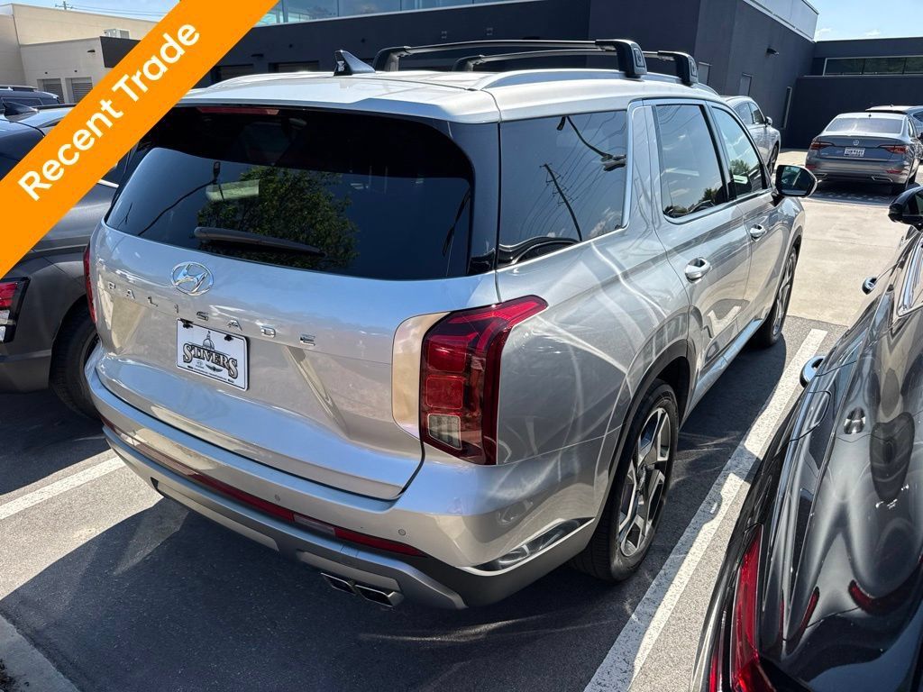 Used 2024 Hyundai Palisade Limited FWD image 3
