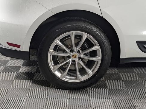 Certified 2022 Porsche Macan AWD/4WD image 13