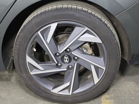 Used 2025 Hyundai Elantra SEL FWD image 42