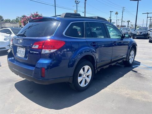 Used 2010 Subaru Outback 2.5i Premium AWD/4WD image 6