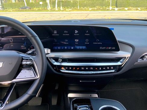 Used 2025 Cadillac Lyriq Luxury image 8