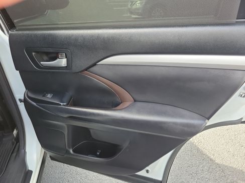 Used 2018 Toyota Highlander XLE FWD image 31
