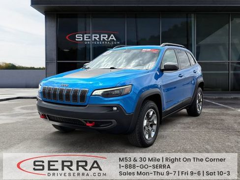 Used 2019 Jeep Cherokee Trailhawk w/ Cold Weather Group AWD/4WD image 1